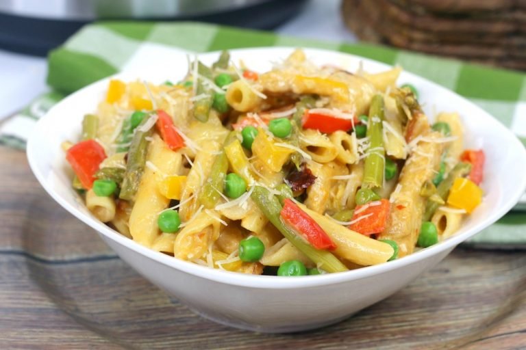 Instant-pot-copycat-cheesecake-factory-spicy-chicken-pasta-recipe-roamilicious