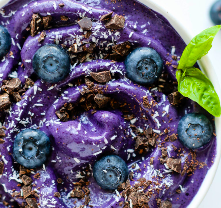 best-blueberry-smoothie-bowl-ever-roamilicious